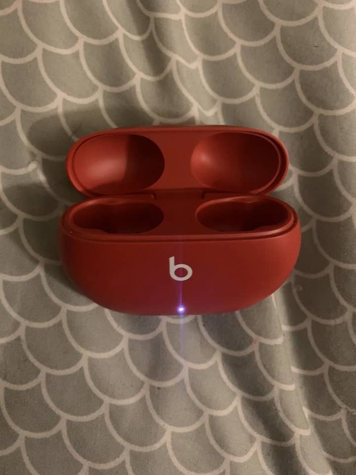 Apple Studio Headphones & Earbuds 