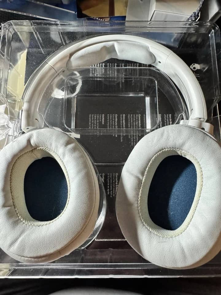 Skullcandy Hesh 3 Wireless Headphones & Earbuds 
