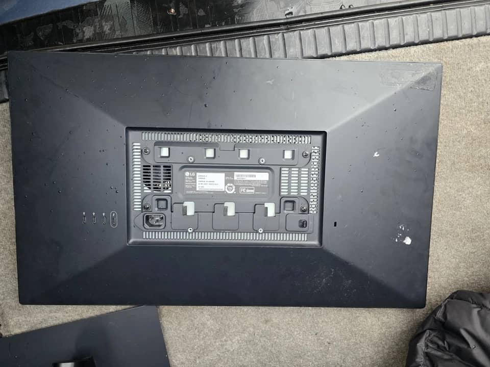 LG 27MD5KLB Monitors
