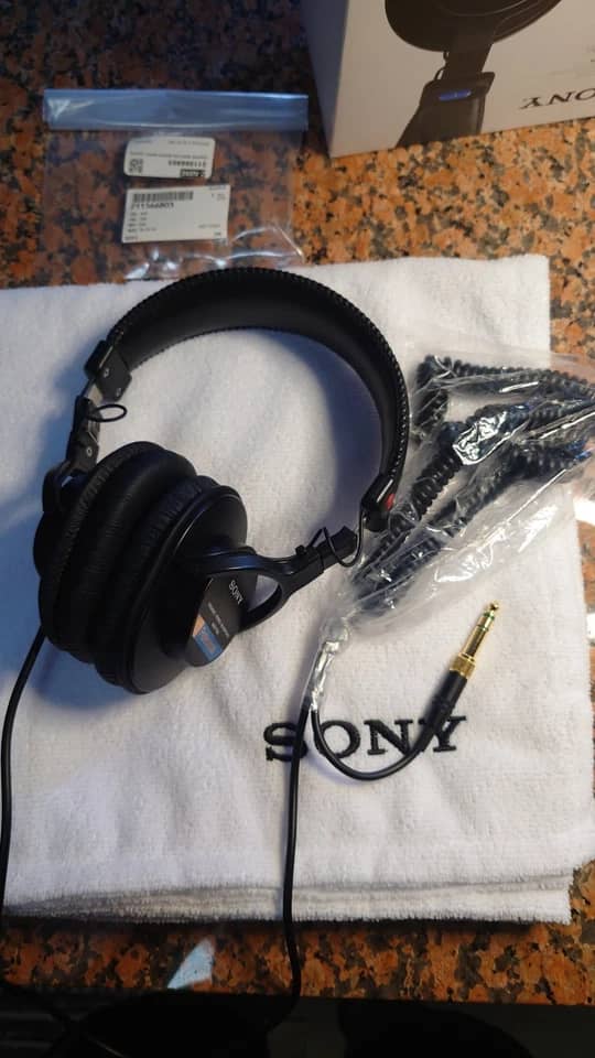 Sony MDR-7506 Headphones & Earbuds Black New