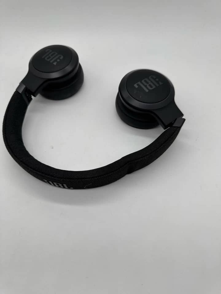 JBL Live 460NC Headphones & Earbuds 