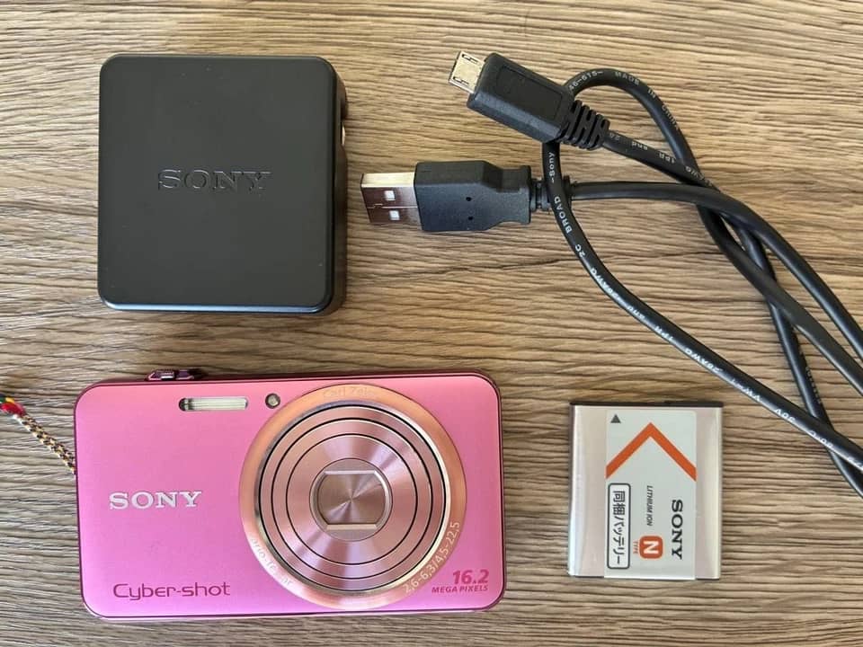 Sony Cyber-shot DSC-WX70 Digital Cameras Silver New Body Only