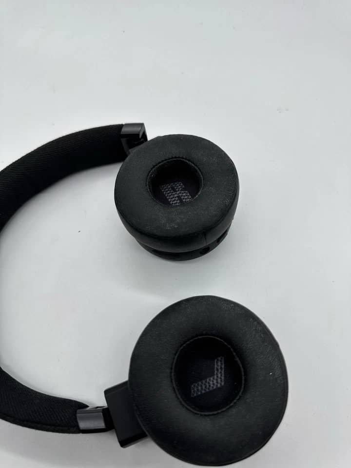 JBL Live 460NC Headphones & Earbuds 