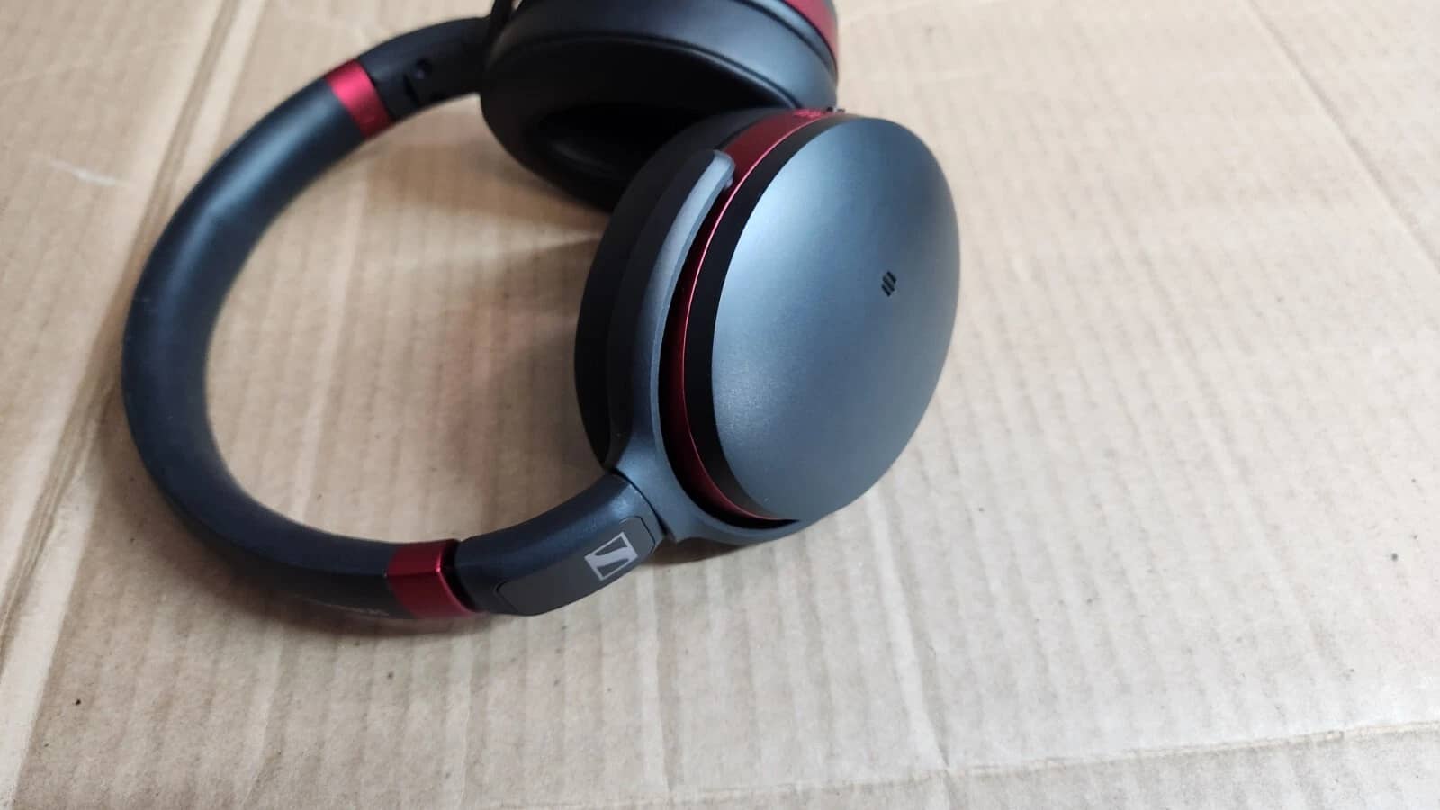 Sennheiser HD 458BT Headphones & Earbuds Black New