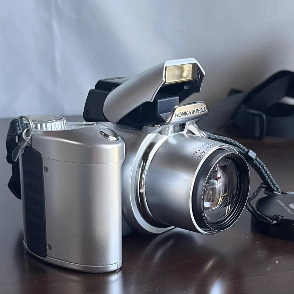Minolta DiMAGE Z2 Digital Cameras