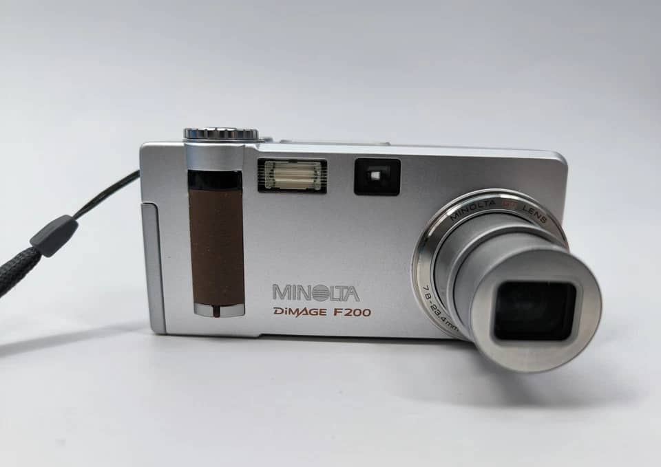 Minolta DiMAGE F200 Digital Cameras Silver Used - Good