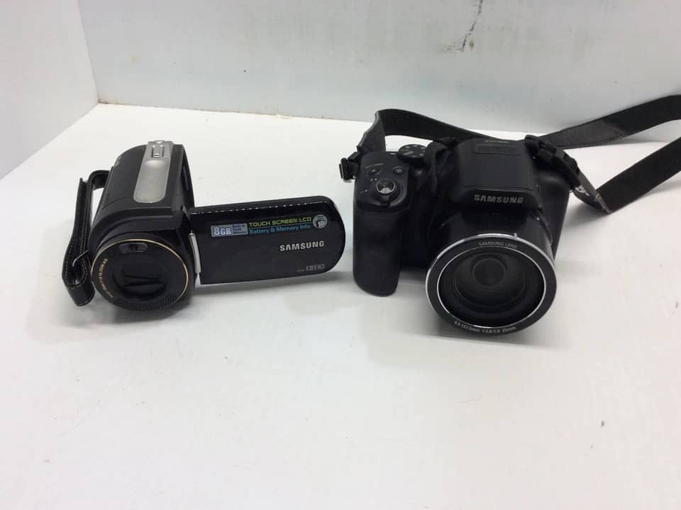 Samsung WB1100F Digital Cameras