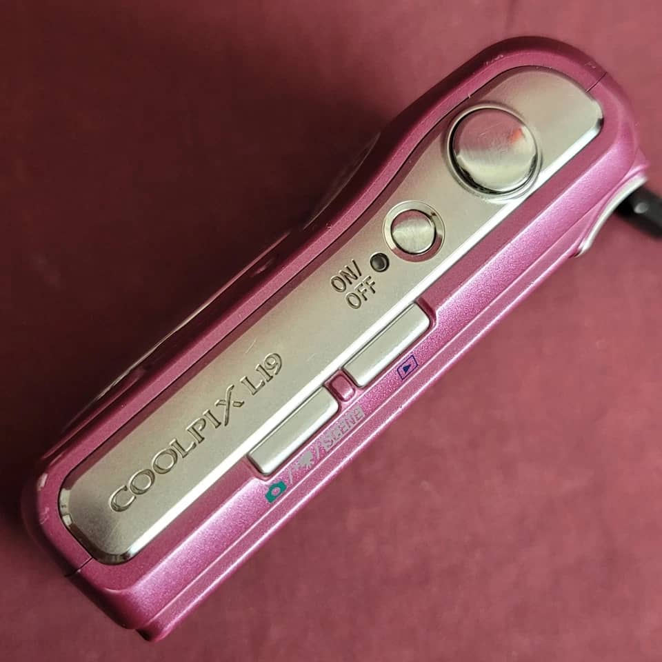 Nikon COOLPIX L19 Digital Cameras Silver Used - Good Body Only