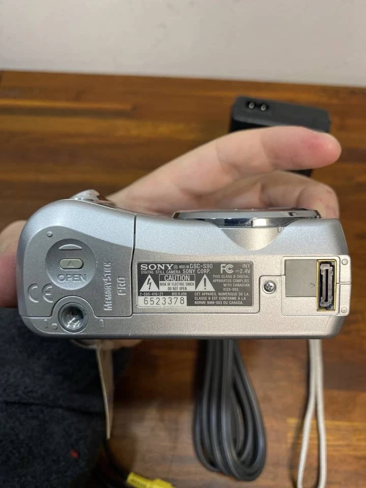 Sony Cyber-shot DSC-S90 Digital Cameras Silver New Body Only