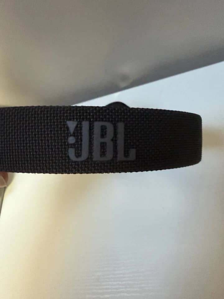 JBL Live 400BT Headphones & Earbuds 