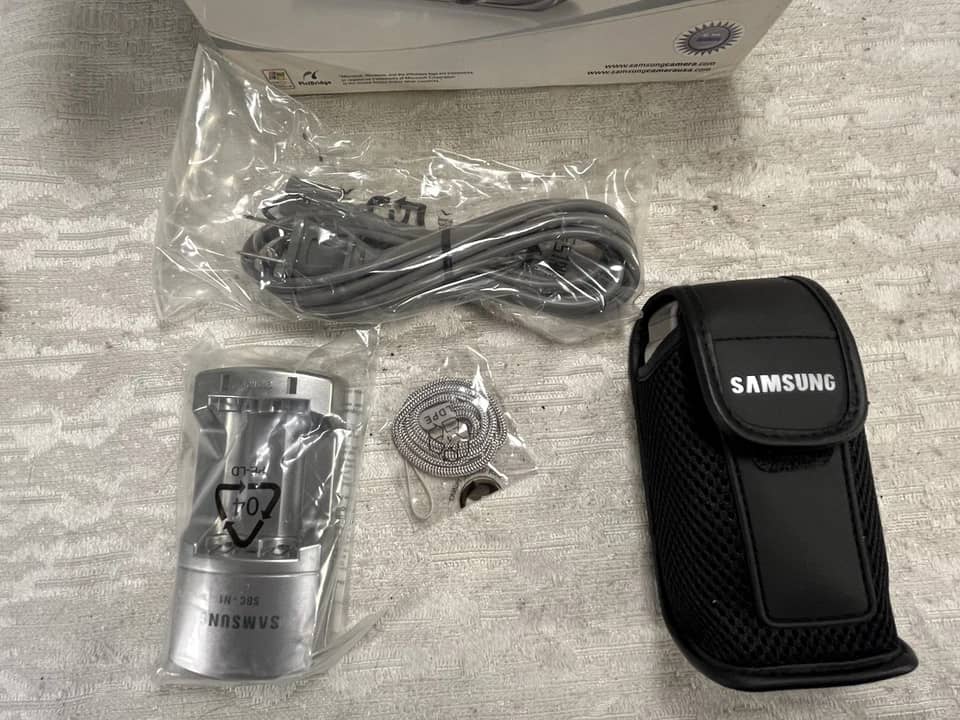 Samsung Digimax A7 Digital Cameras Silver Used - Good Body Only