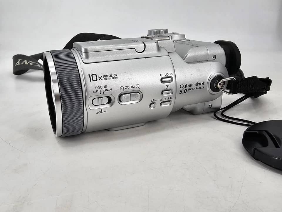 Sony DSC-F717 Digital Cameras Silver New Body Only