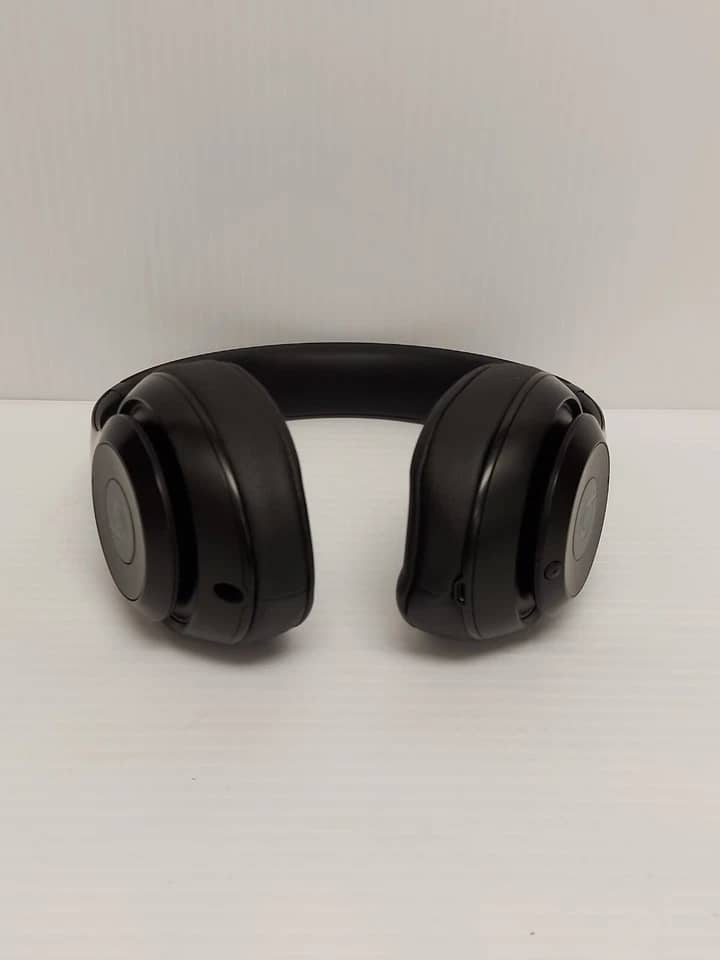 Apple Studio 3 Wireless Headphones & Earbuds 