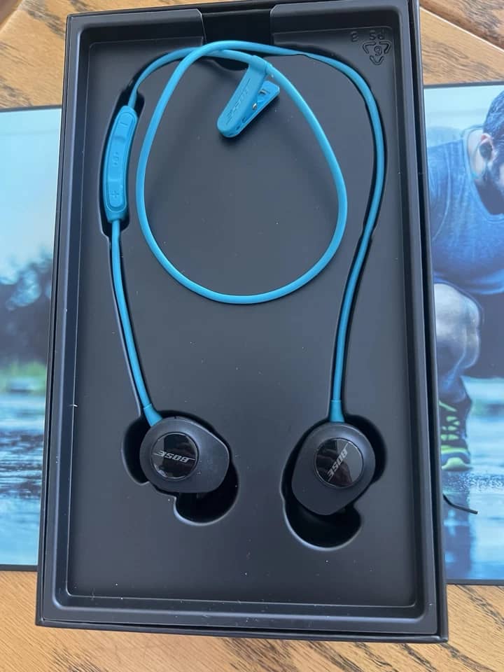 Bose SoundSport Pulse Headphones & Earbuds Red Open-Box Excellent