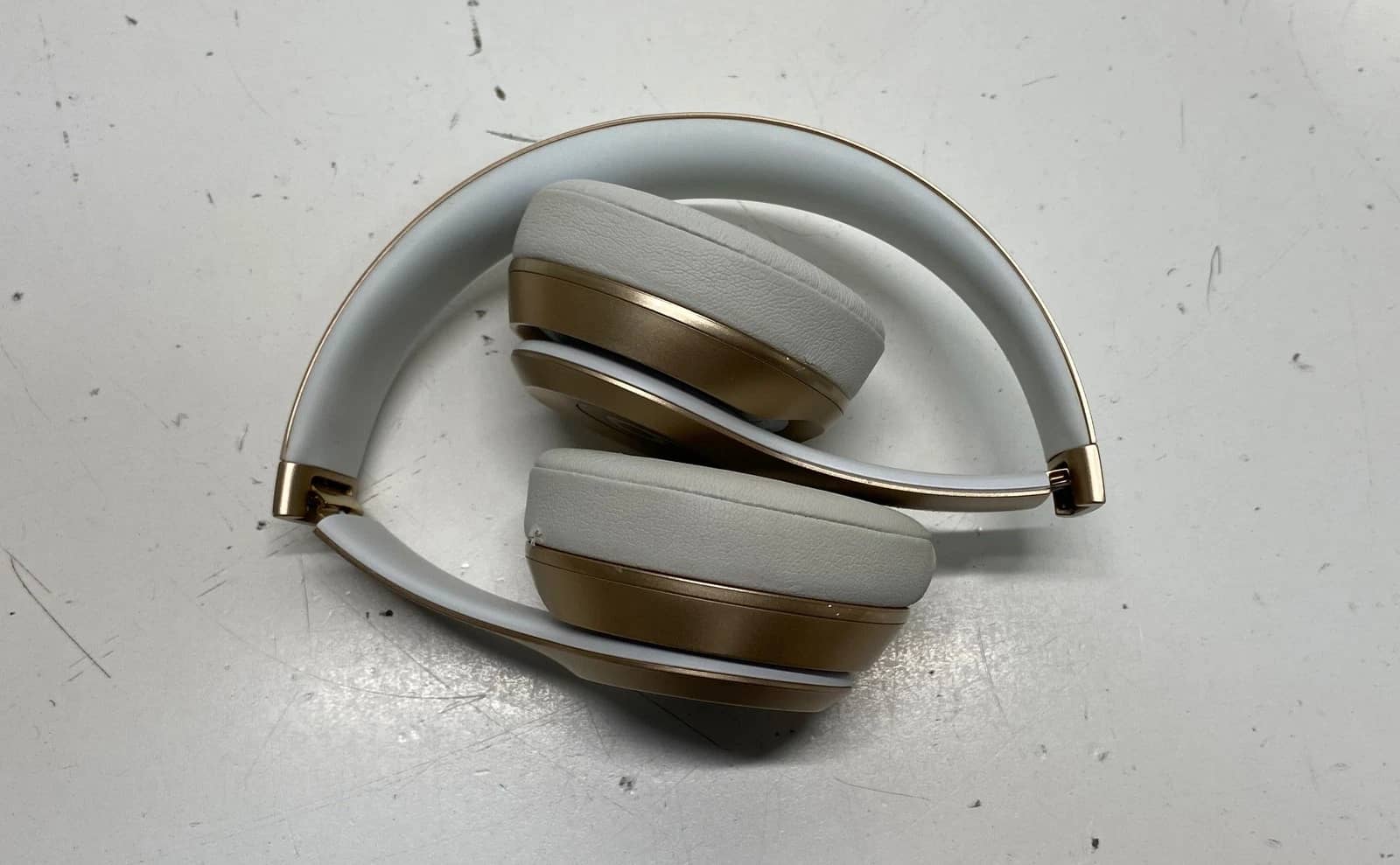 Beats Solo³ Headphones & Earbuds Silver Refurbished - Excellent