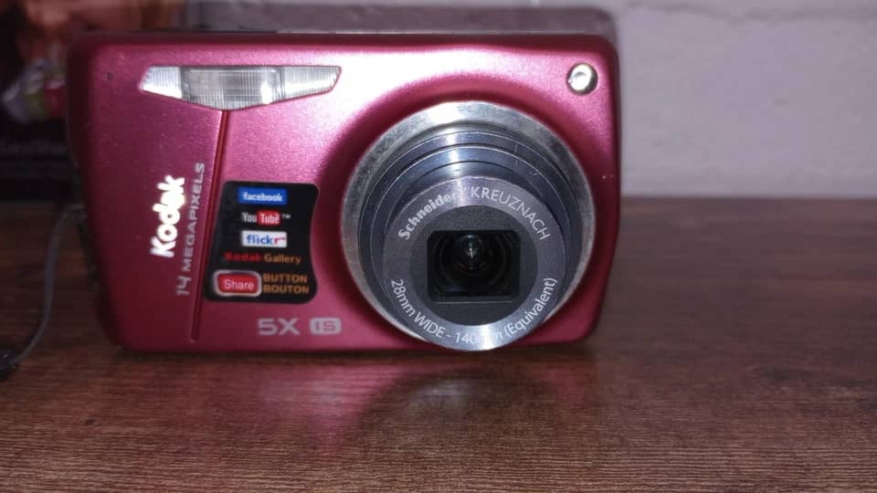Kodak EasyShare M575 Digital Cameras pink Used - Good Body Only