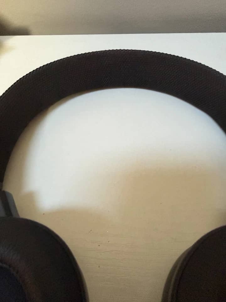 JBL Live 400BT Headphones & Earbuds 