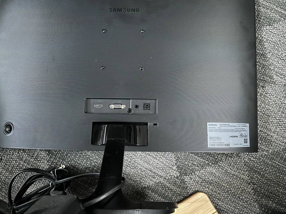 Samsung C24F390FHN Monitors