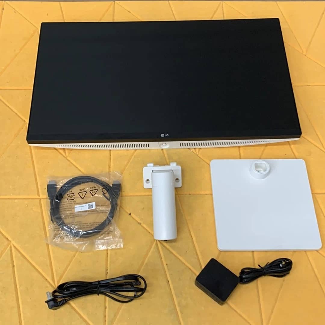 LG 27US500-W Monitors New