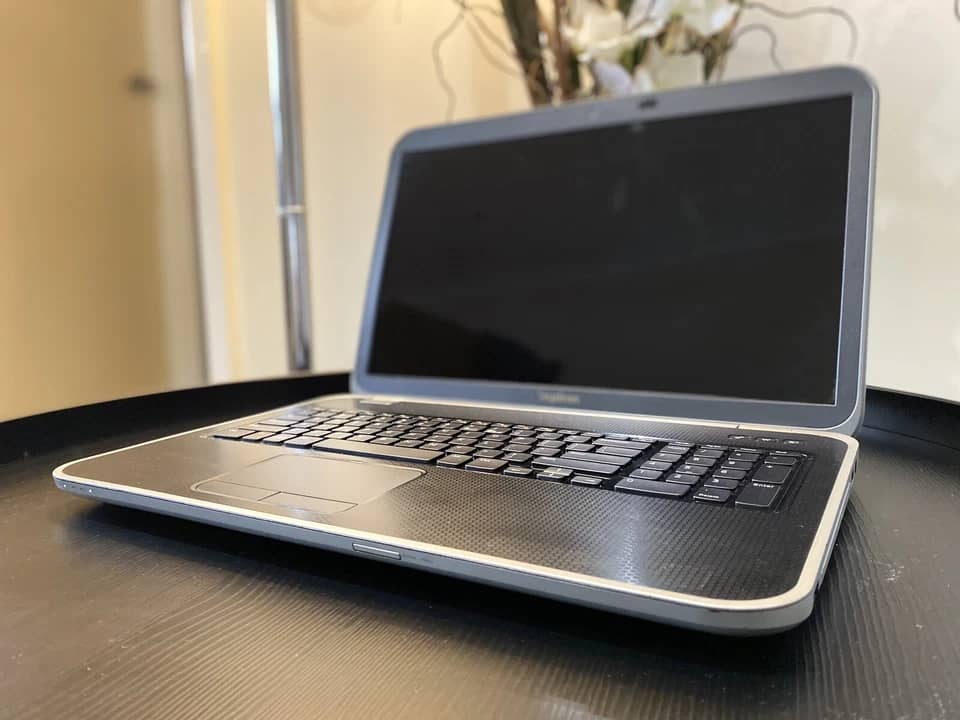 Dell Inspiron 7720 Computers