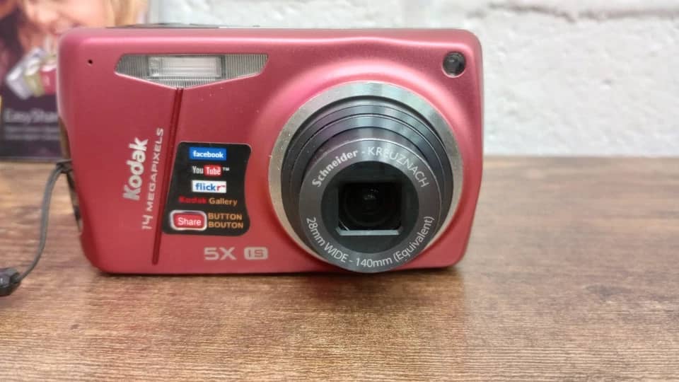 Kodak EasyShare M575 Digital Cameras pink Used - Good Body Only