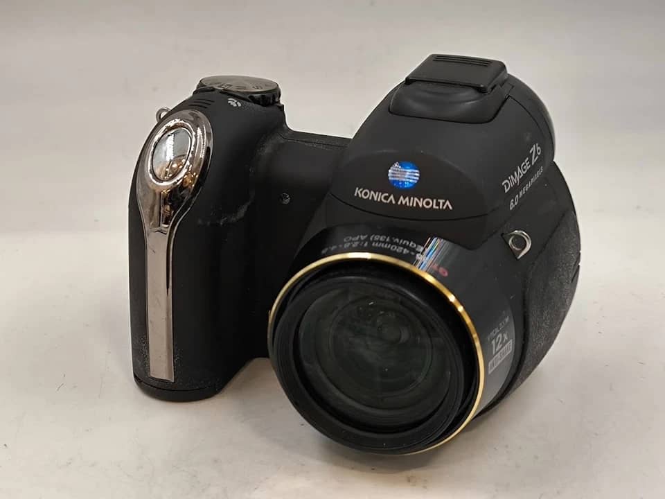 Minolta DiMAGE Z6 Digital Cameras