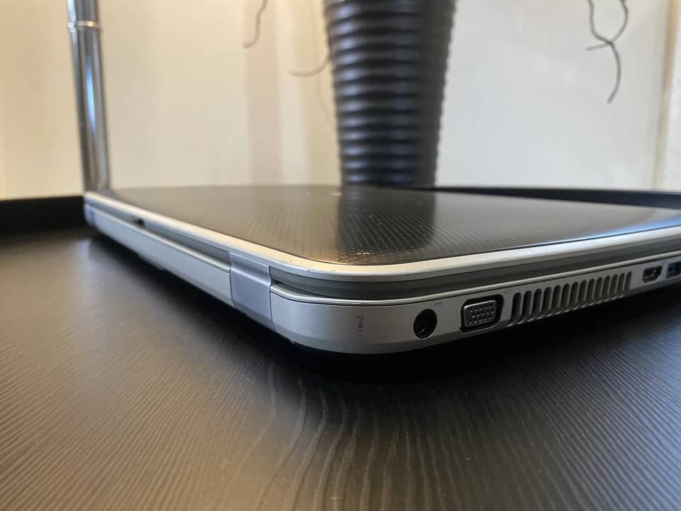 Dell Inspiron 7720 Computers