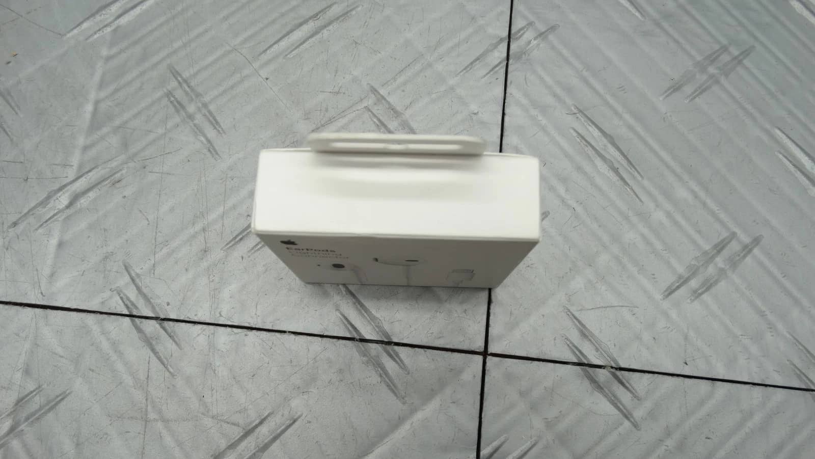 Apple A1748 Headphones & Earbuds White New