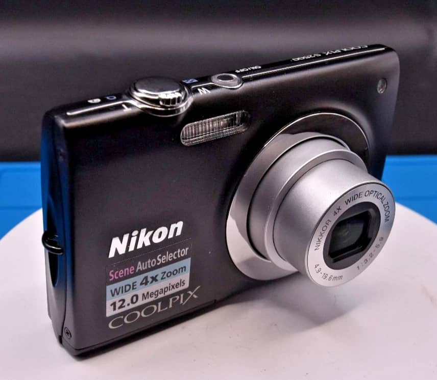 Nikon COOLPIX 2500 Digital Cameras Silver Used - Good Body Only