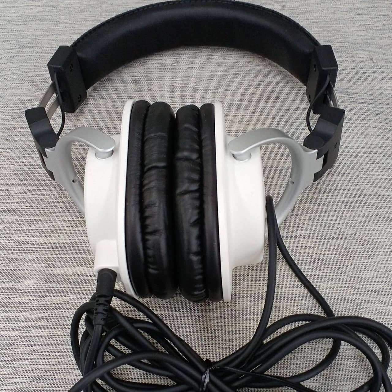 Yamaha HPH-MT5W Headphones & Earbuds White New