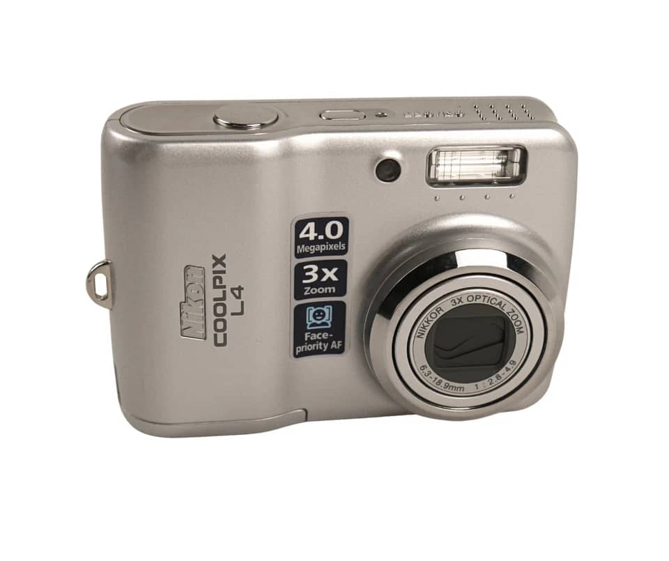Nikon COOLPIX L4 Digital Cameras Silver New Body Only