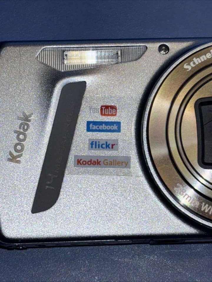 Kodak m580 Digital Cameras Purple New Body Only