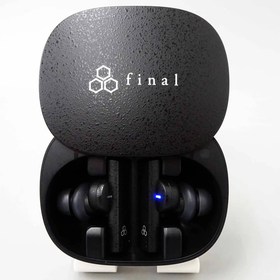 Final ZE8000 Headphones & Earbuds Black New