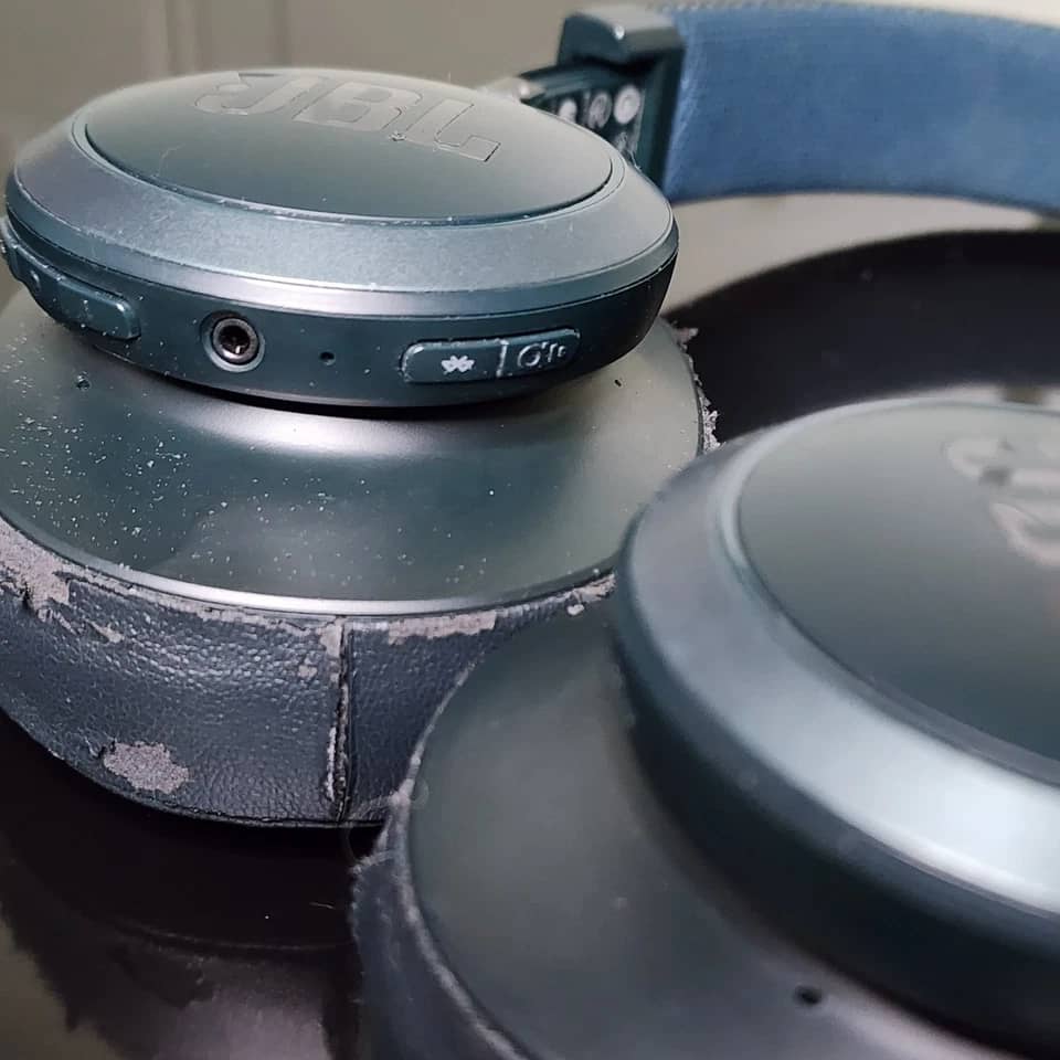 JBL Live 500BT Headphones & Earbuds 