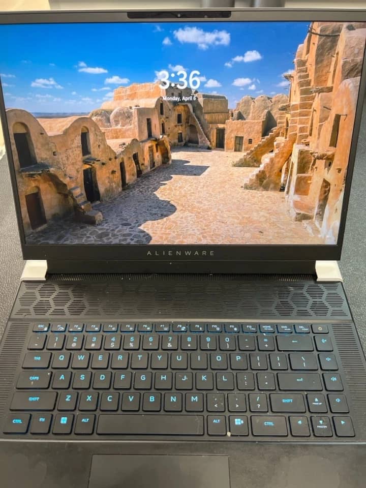 Dell Alienware x16 R2 Computers
