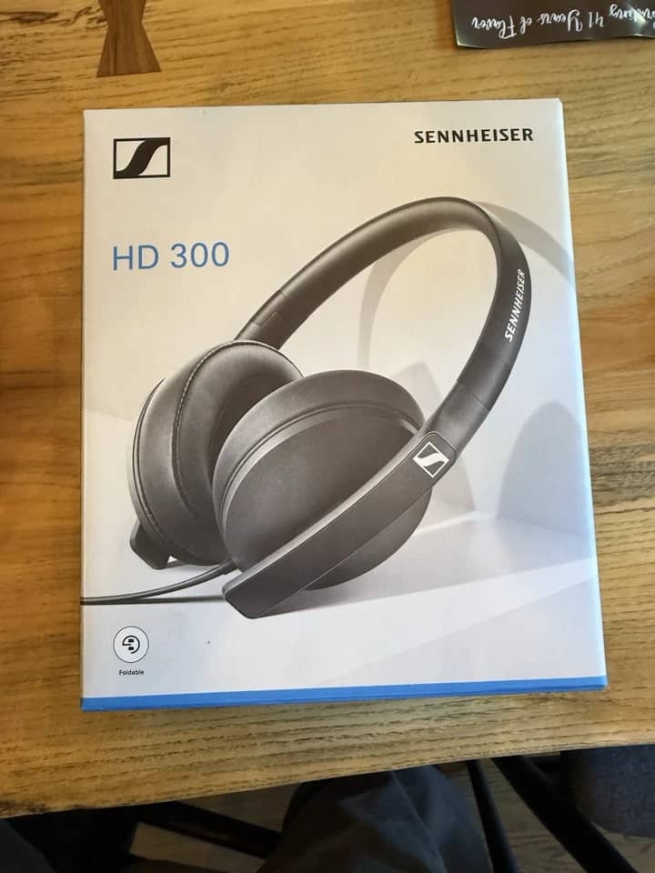 Sennheiser HD 300 Headphones & Earbuds Black New