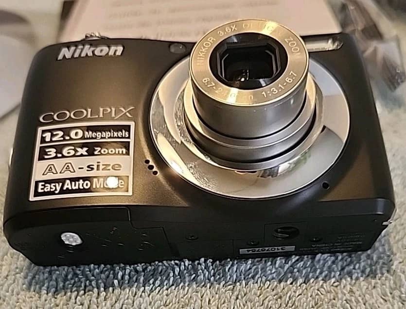 Nikon COOLPIX L22 Digital Cameras Silver New Body Only