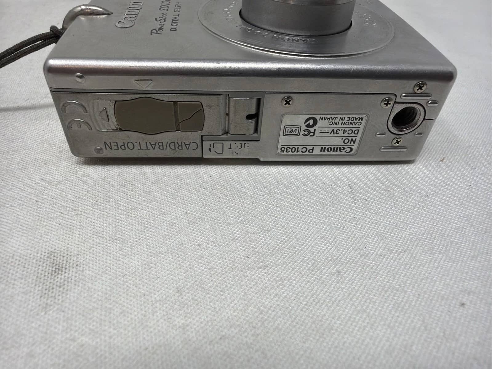 Canon PowerShot SD100 Digital Cameras Silver For parts or not working Body Only