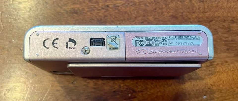 Fujifilm DiMAGE Z3 Digital Cameras