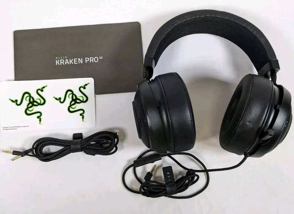 Razer Kraken Pro V2 Headphones & Earbuds 
