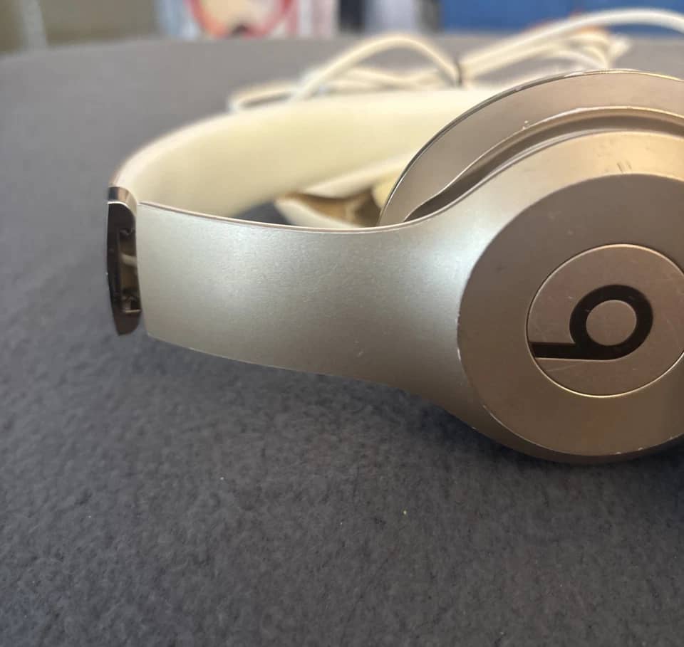 Beats Beats Solo 4 Headphones & Earbuds 