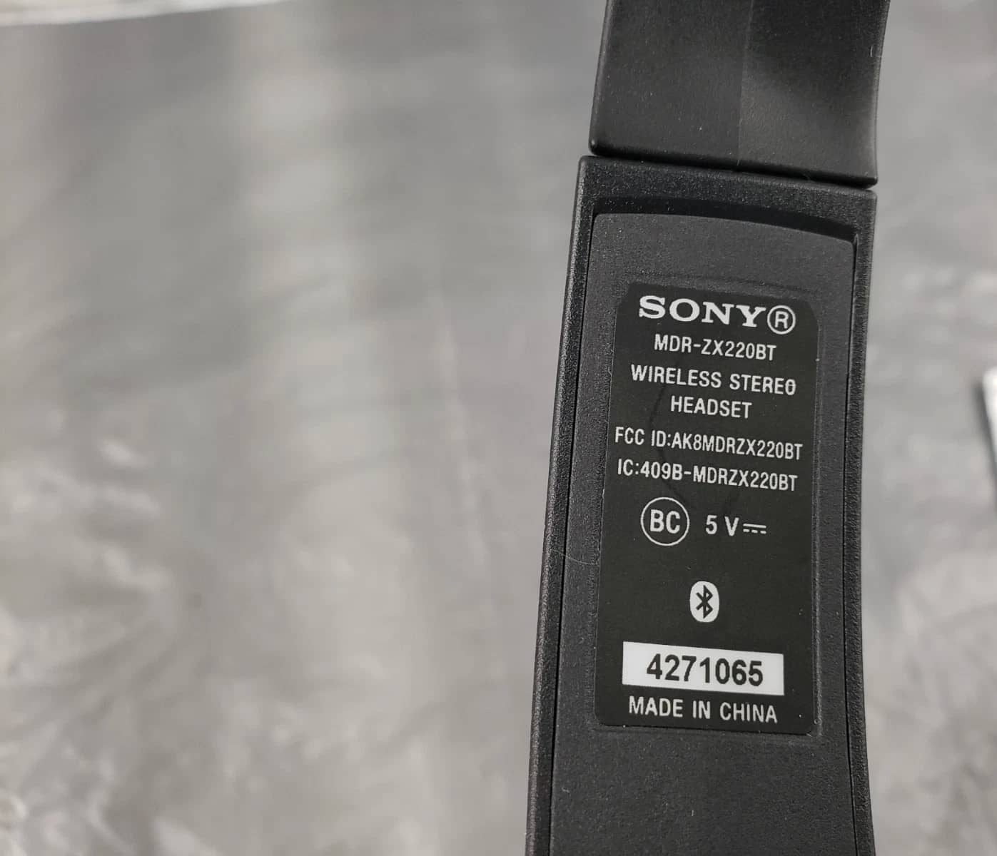 Sony ZX220BT Headphones & Earbuds Black Refurbished - Excellent