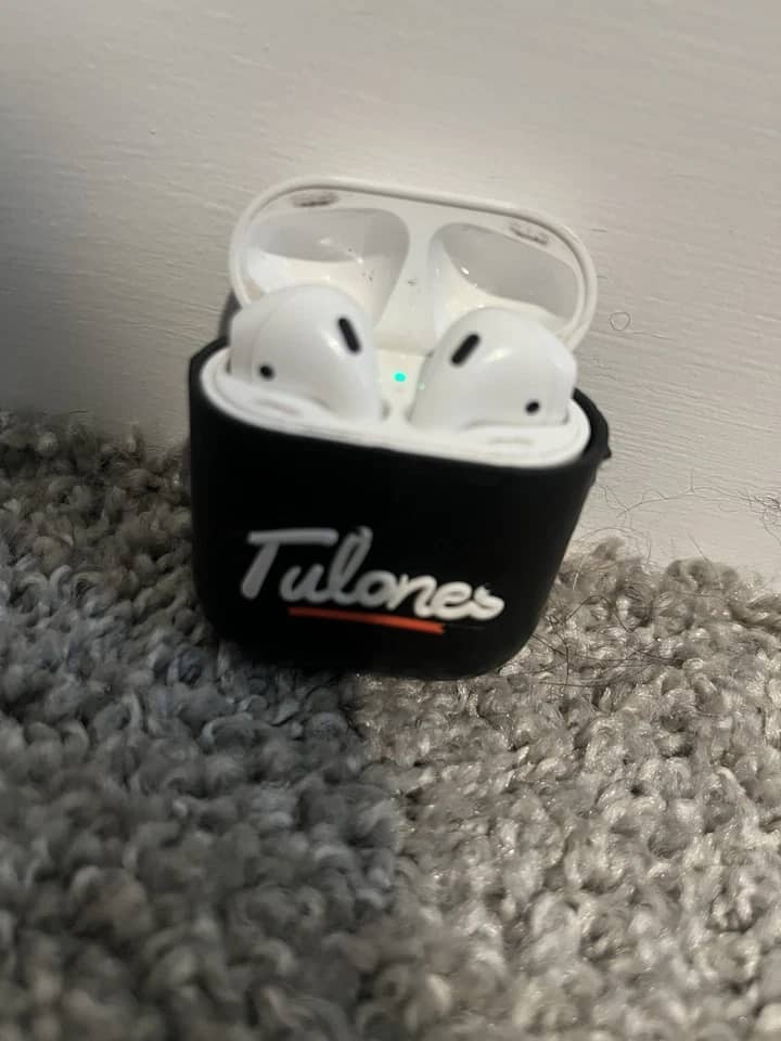 Apple AirPods 2 Headphones & Earbuds 