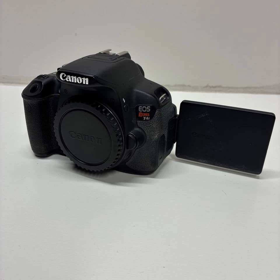 Canon T4I Digital Cameras Black New w/ 18-135mm Kit