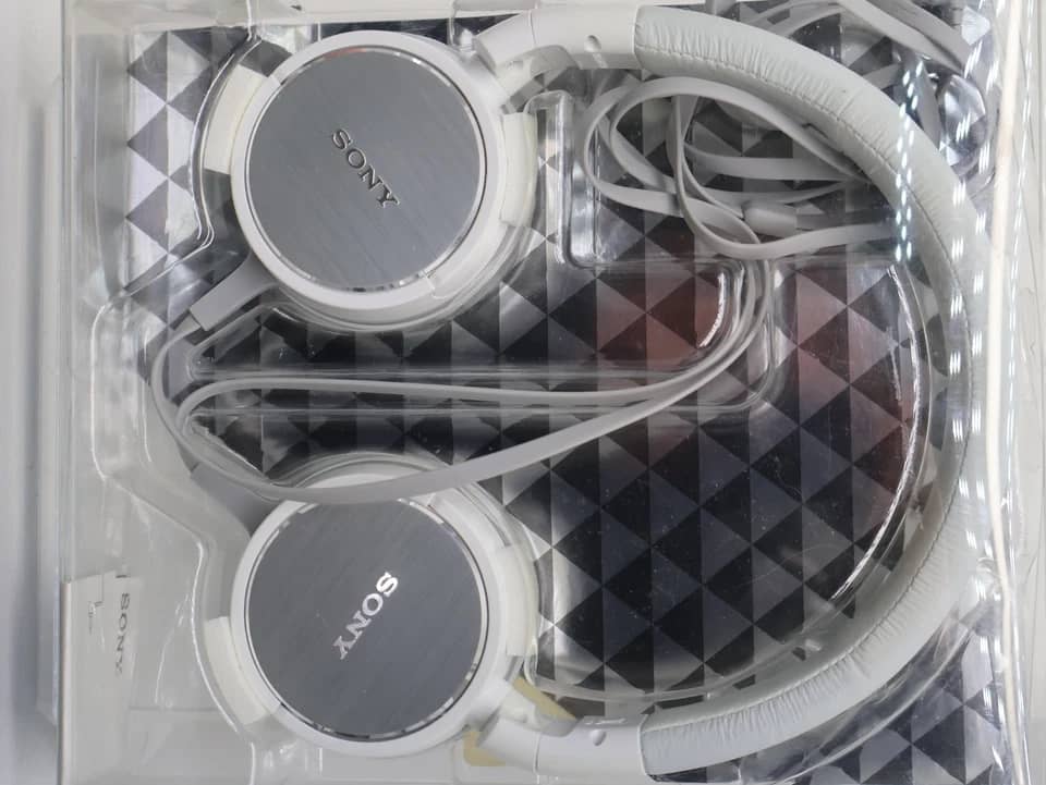 Sony MDR-ZX600 Headphones & Earbuds Gray New