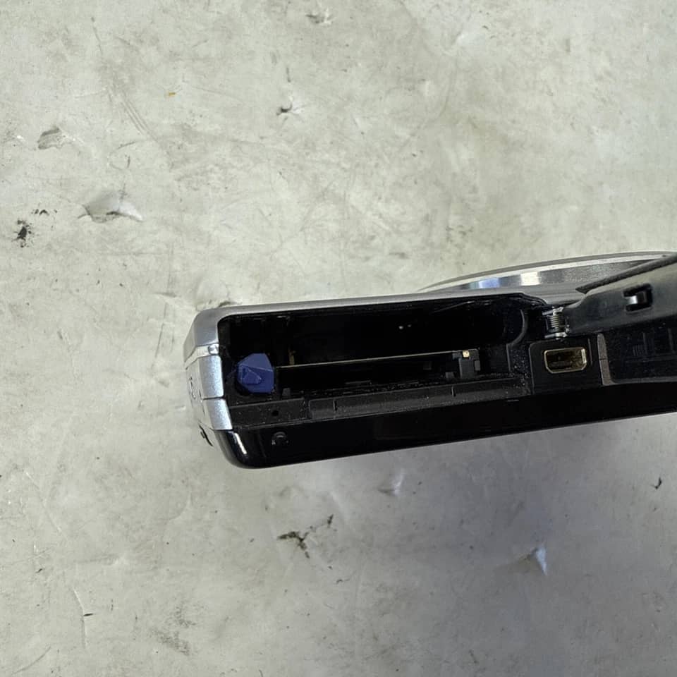 Sony Cyber-shot DSC-W690 Digital Cameras Blue New Body Only