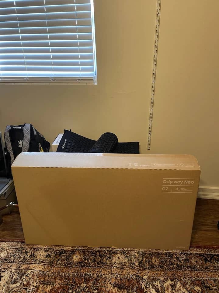 Samsung LS43CG702N Monitors