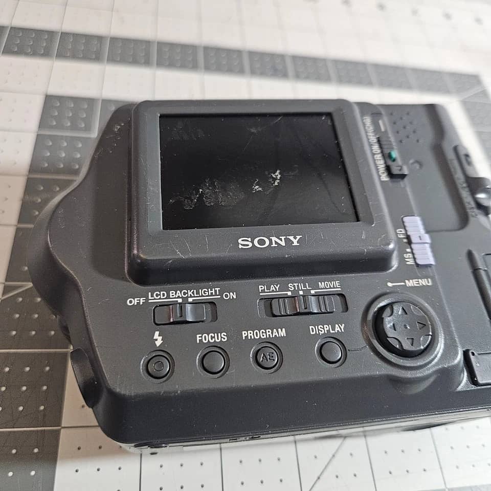 Sony DiMAGE F200 Digital Cameras