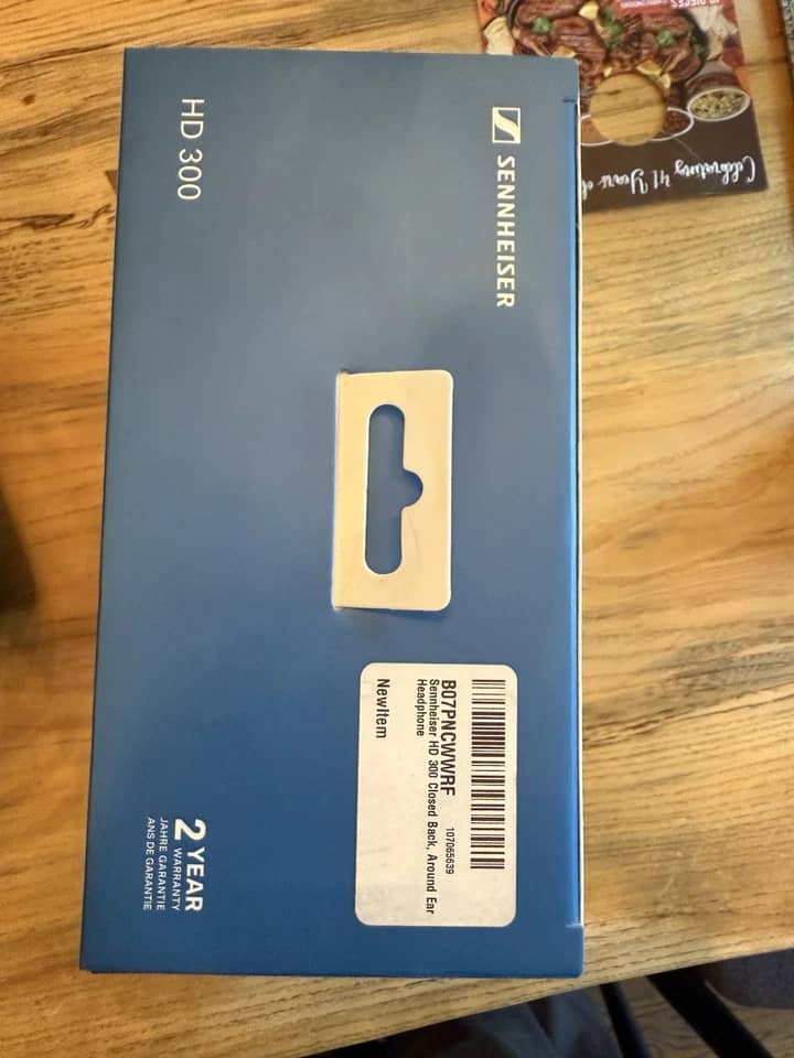 Sennheiser HD 300 Headphones & Earbuds Black New