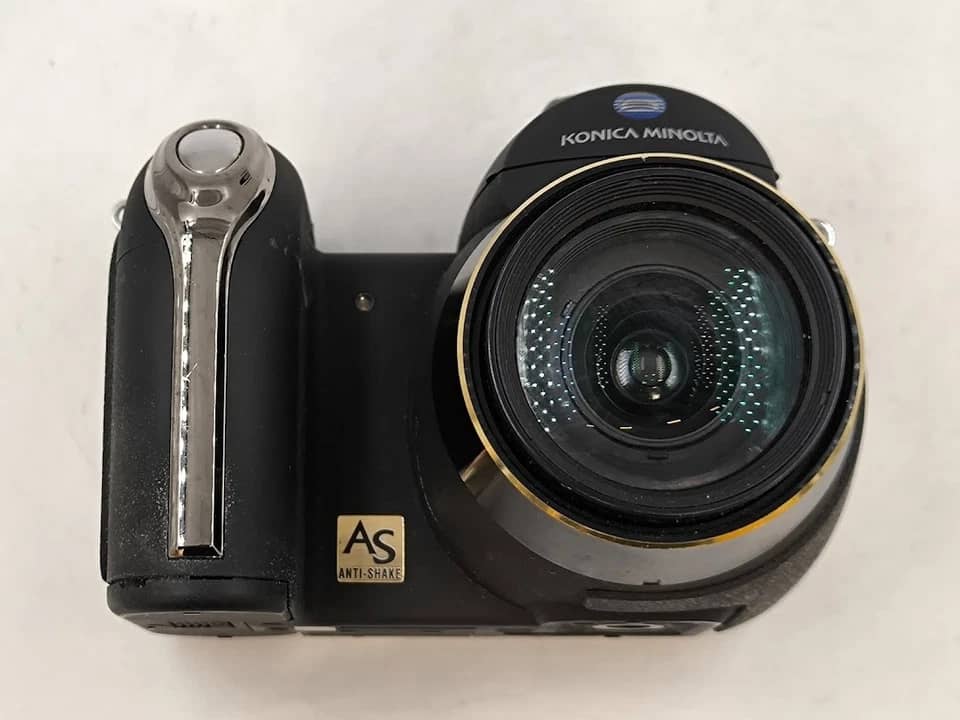Minolta DiMAGE Z6 Digital Cameras